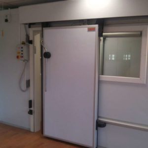 Puerta corrediza isotyermica automatica 1 Puerta corrediza isotyermica automatica 1